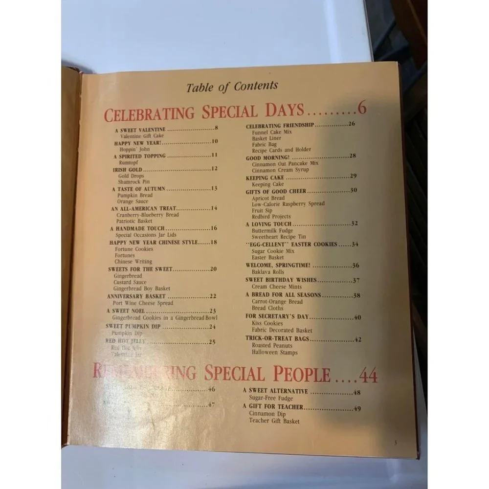 Vintage 1989 Gifts of Good Taste by Leisure Arts Hardcover cookbook baking cooki